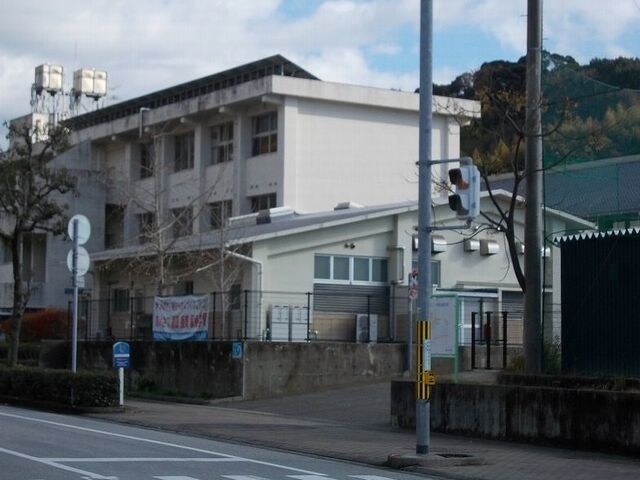 南国市立十市小学校(小学校)まで262m レ･モンベール B棟