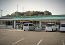 ファミリーマート 南国岡豊店(コンビニ)まで1566m セントファームYOU