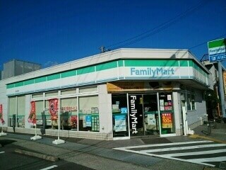 ファミリーマート 南国下末松店(コンビニ)まで439m カ－サ　エレガンテ　Ａ