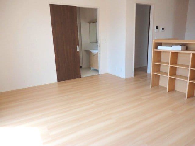 LDK14.7帖 ネオシャトー A棟