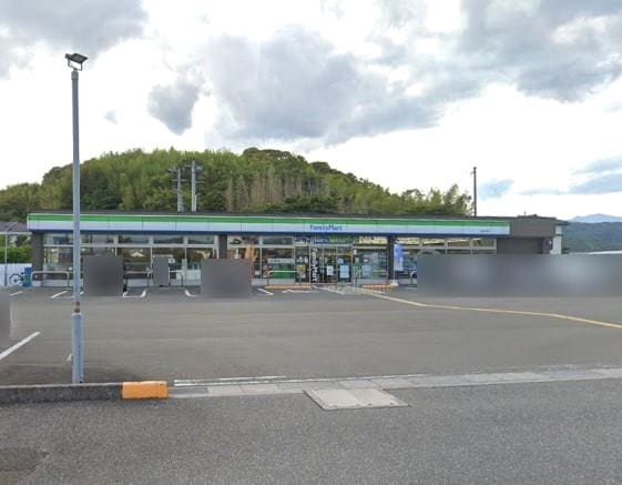 ファミリーマート 高知大津店(コンビニ)まで800m シャーメゾン橋田 B棟