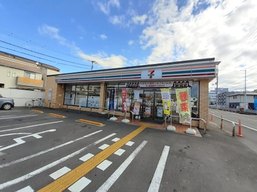 セブンイレブン 南国篠原店(コンビニ)まで533m レストハイツ