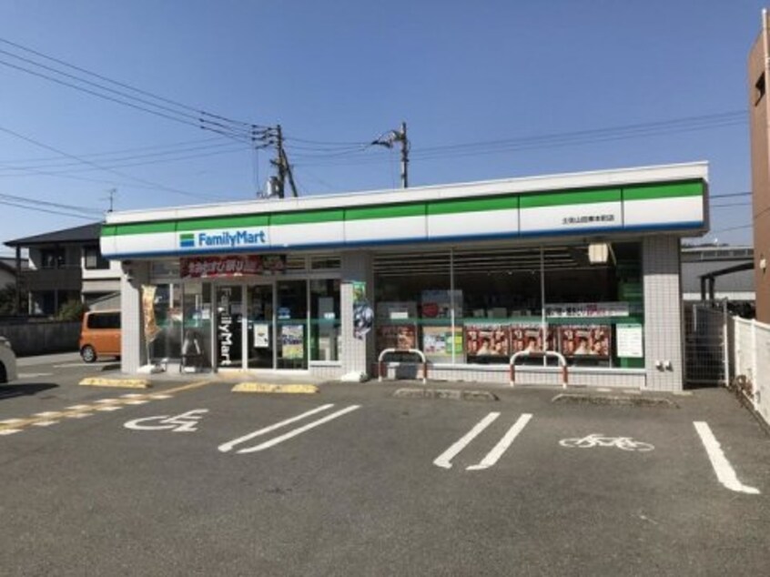 ファミリーマート 土佐山田東本町店(コンビニ)まで261m クラウドハウスⅠ