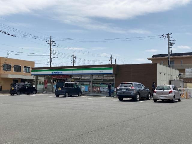 ファミリーマート東金南上宿店(コンビニ)まで375m アヴァンス