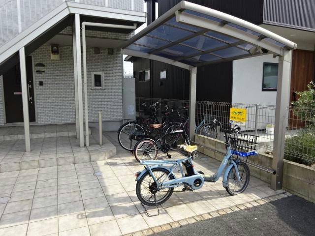  丸萬三番館