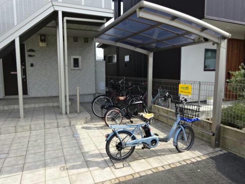  丸萬三番館