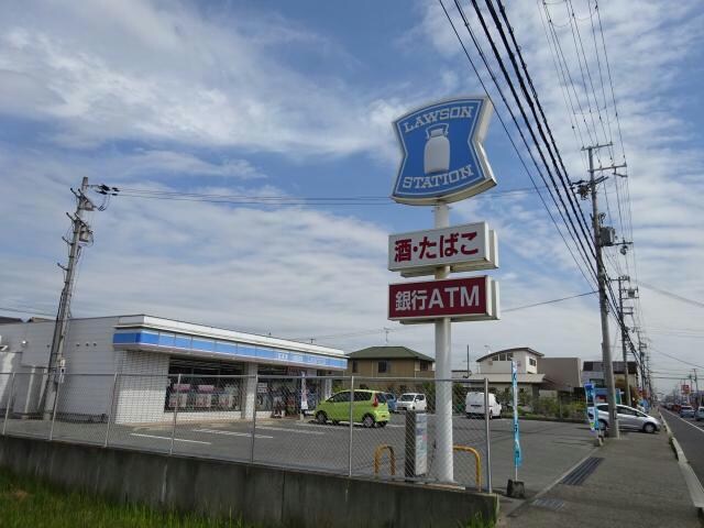 ローソン姫路大津店(コンビニ)まで705m ローレルハイツ姫路天満Ｂ