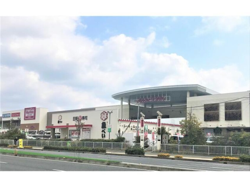 マックスバリュイオンタウン姫路店(スーパー)まで479m サクシード姫路駅南
