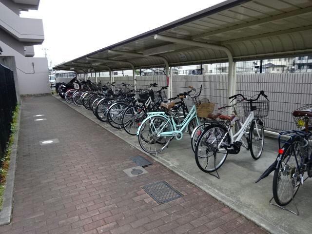  ロワイヤル岡田・手柄山公園