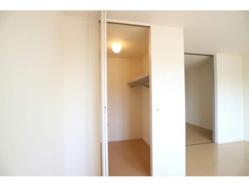 ウォークインクローゼット セジュール亀山　A棟