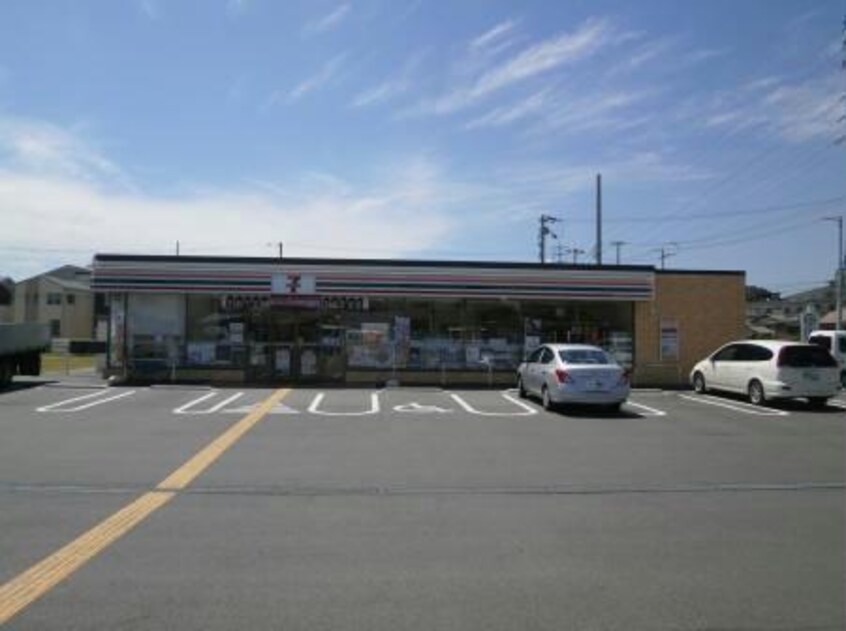 セブンイレブン姫路手柄店(コンビニ)まで749m フォンテーヌ・アベニューI