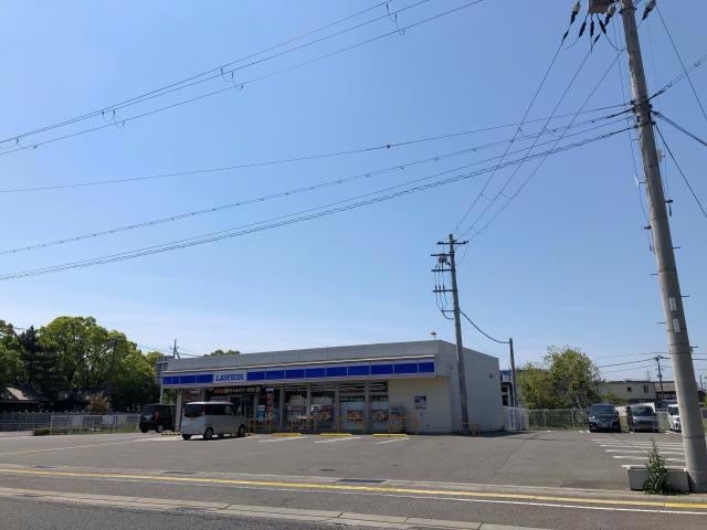 ローソン姫路飾磨加茂店(コンビニ)まで628m リバーサイドヴィレッジ