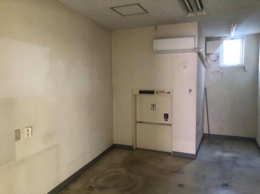 昇降機 赤穂市加里屋駅前町貸店舗