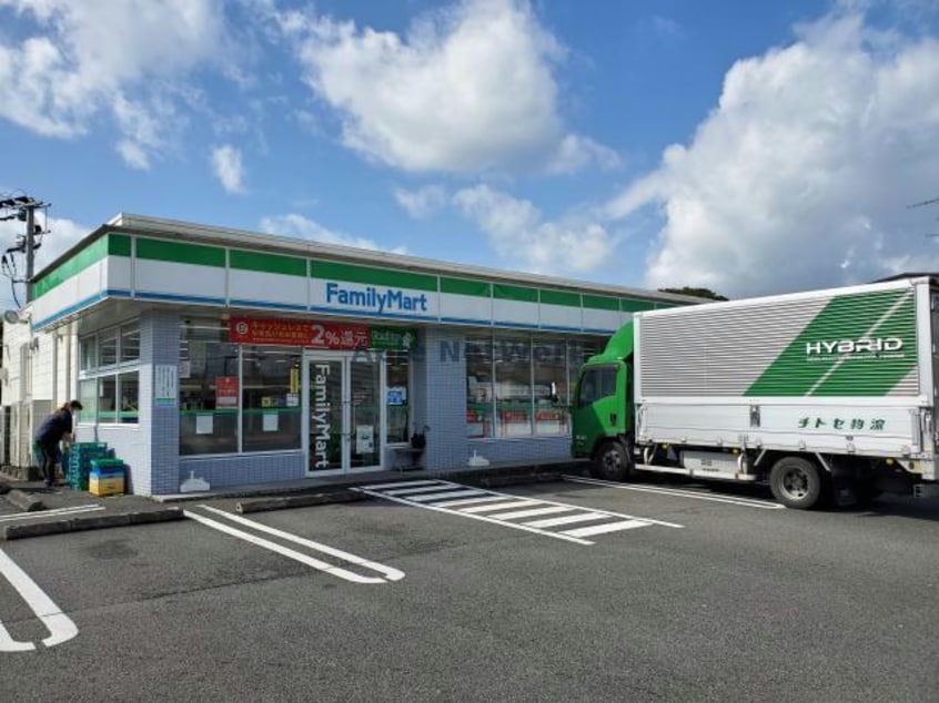 ファミリーマート都城小松原店(コンビニ)まで667m 日豊本線/都城駅 徒歩13分 2階 築27年