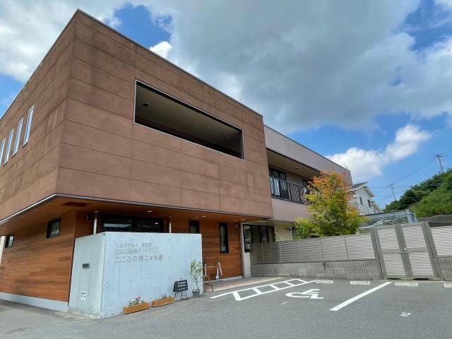 こころの森こども園(幼稚園/保育園)まで1087m サンシャイン西寺　C棟