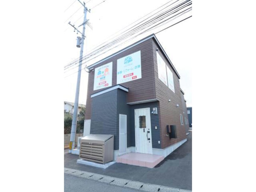 茶と黒のシックな外観 Co’s House葛木A