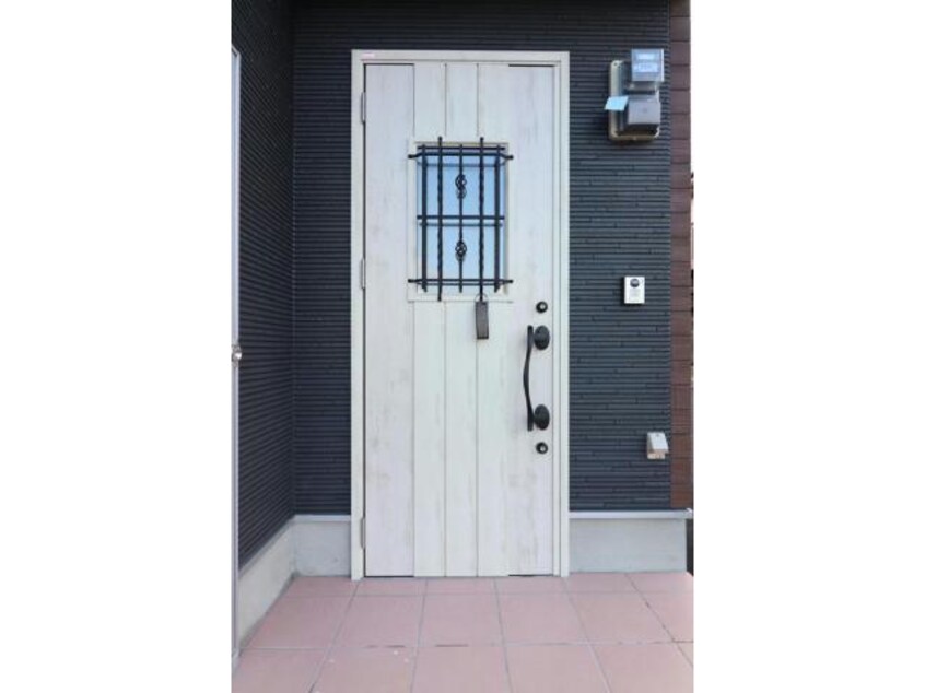 カントリー調の可愛い玄関ドア Co’s House葛木A