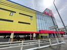 ヤマダデンキヤマダアウトレット皆春店(電気量販店/ホームセンター)まで830m グランドール皆春