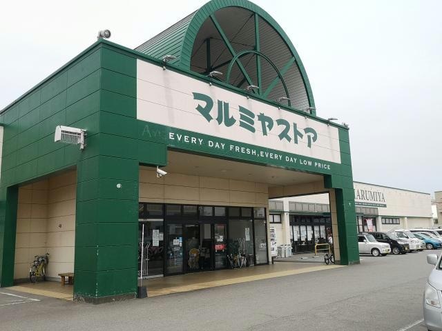 マルミヤストア鶴崎森店(スーパー)まで903m チャレロ21B