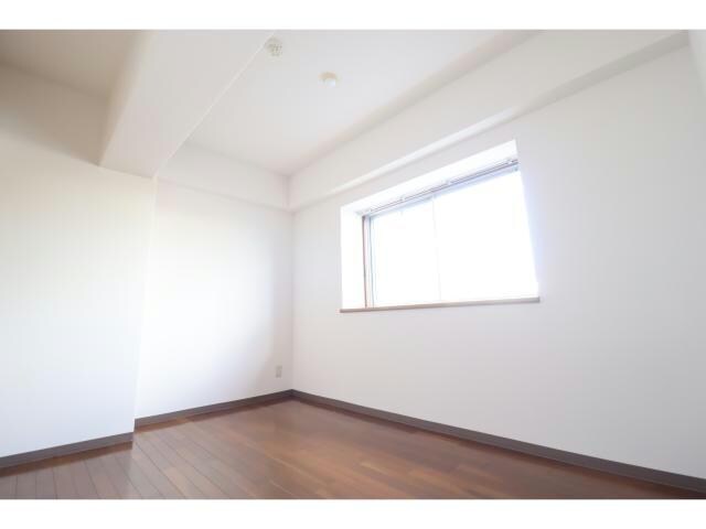 玄関側洋室 ガーデンハイツ松岡