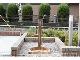 お散歩・おでかけ後の足洗い場完備★