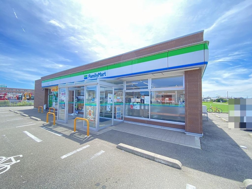 ファミリーマート新潟槇尾店(コンビニ)まで629m アーサ新通西