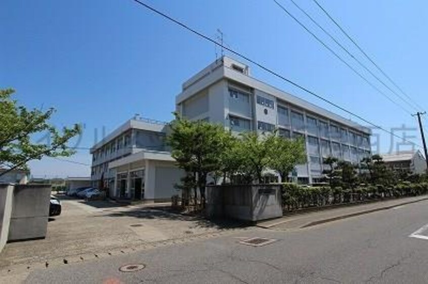 新潟市立小針中学校(中学校/中等教育学校)まで1372m ハイツアミティ
