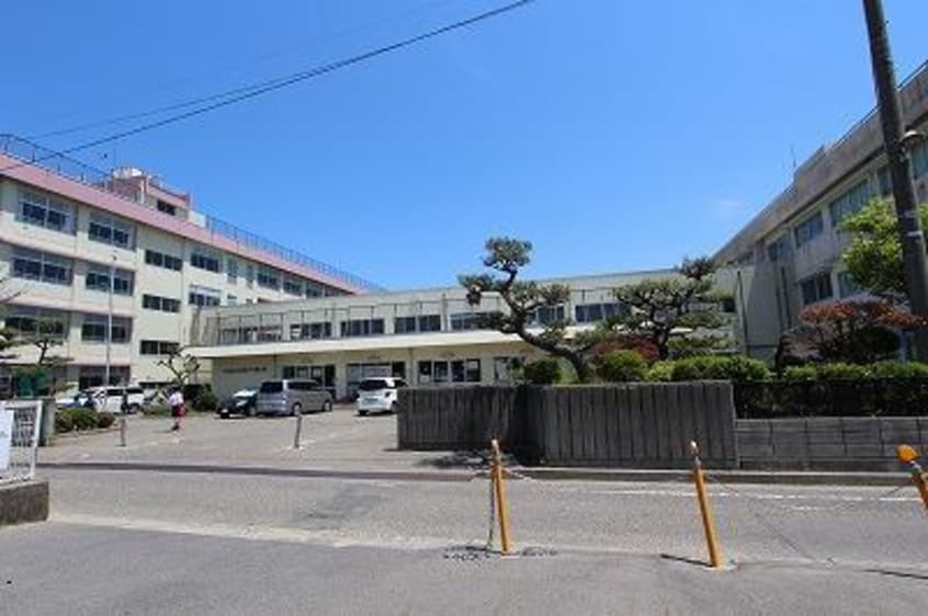 坂井輪中学校(中学校/中等教育学校)まで1338m ガーデンヴィラ坂井