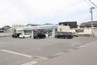 ローソン新潟大野町店(コンビニ)まで723m セレッソ