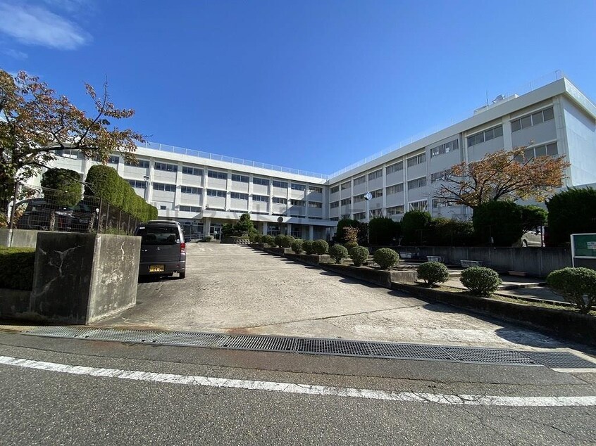 新潟市立東青山小学校(小学校)まで194m つかさマンション