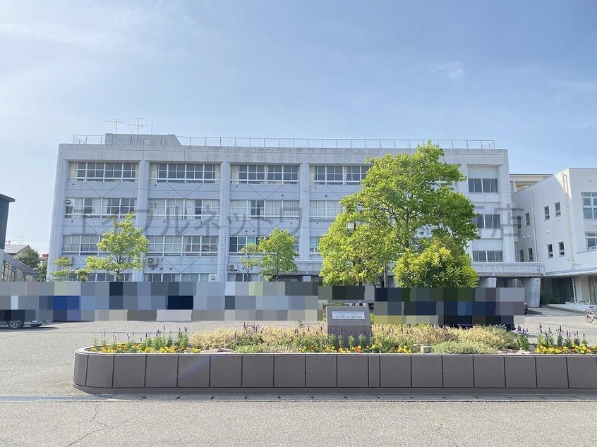 新潟市立小針小学校(小学校)まで631m グランビル小針