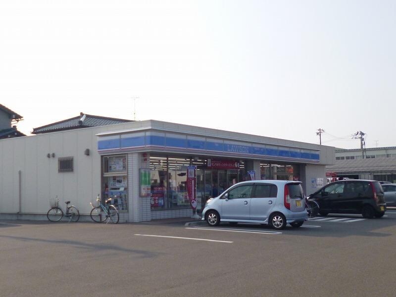 ローソン新潟白根七軒店(コンビニ)まで735m 鯵潟第一アパート