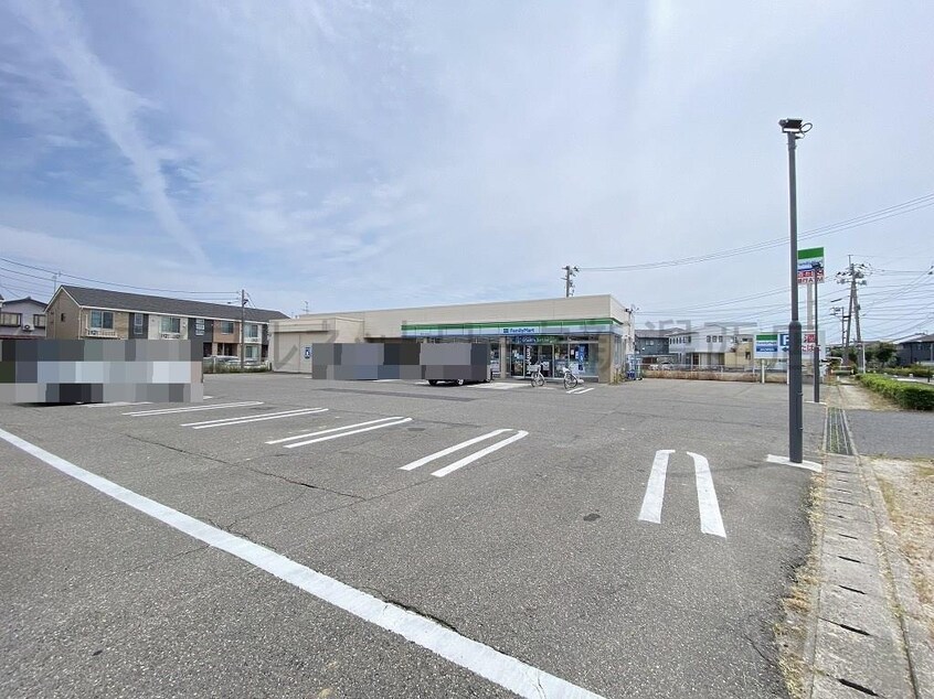 ファミリーマート新潟とっぱら店(コンビニ)まで582m サンベリー
