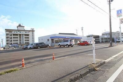 ローソン新潟寺尾台店(コンビニ)まで563m グランメール寺尾台