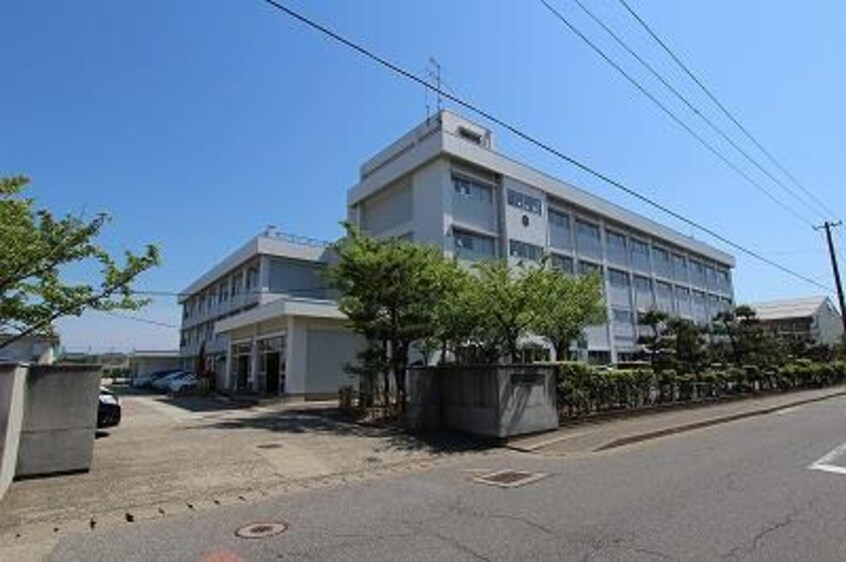 新潟市立小針中学校(中学校/中等教育学校)まで1488m コーポ上山