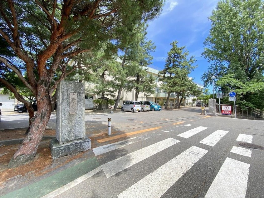 新潟市立内野小学校(小学校)まで1001m レジデンス・ナカジマ