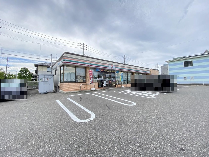 セブンイレブン新潟小新店(コンビニ)まで741m ココモ小新南