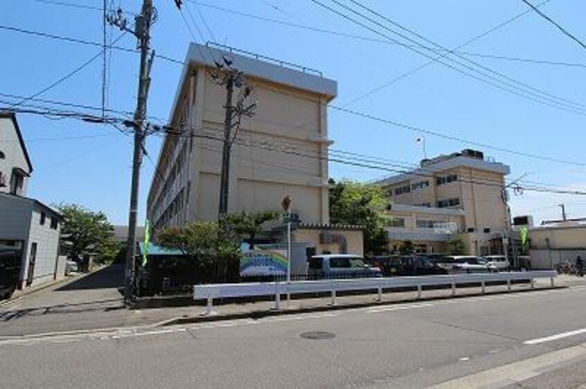 新潟市立新通小学校(小学校)まで1273m グランシャリオII