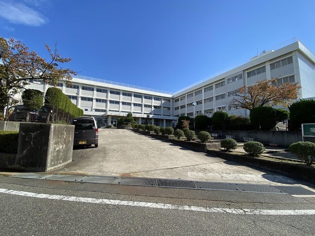 新潟市立東青山小学校(小学校)まで850m 青山ハイツ