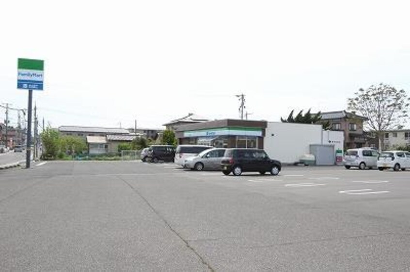 ファミリーマート新潟寺尾北店(コンビニ)まで536m アドヴァンス