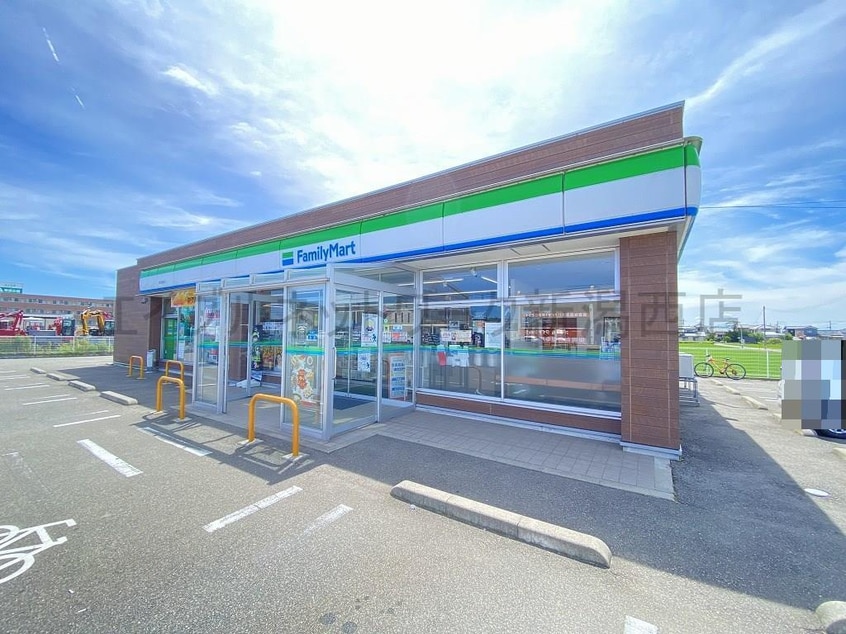 ファミリーマート新潟槇尾店(コンビニ)まで600m フラッツ槙尾