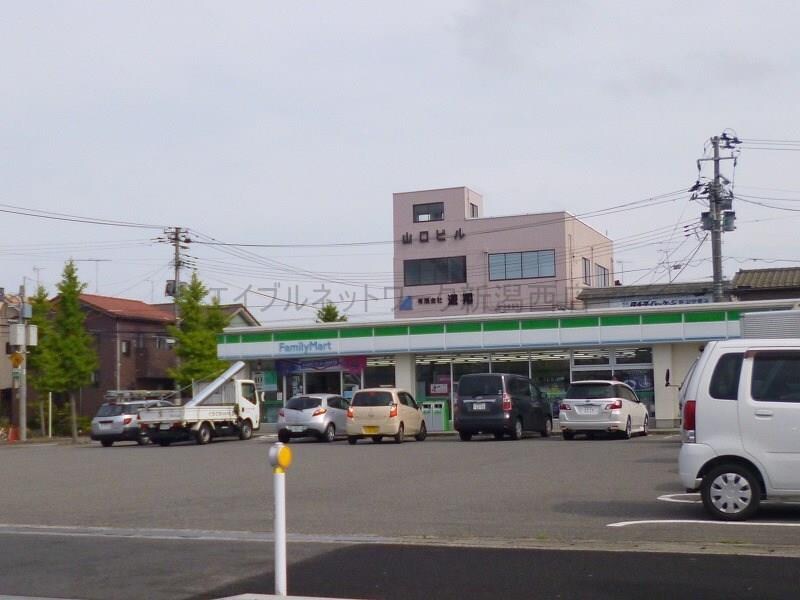 ファミリーマート新潟平島店(コンビニ)まで522m フィース　ヒュッテ