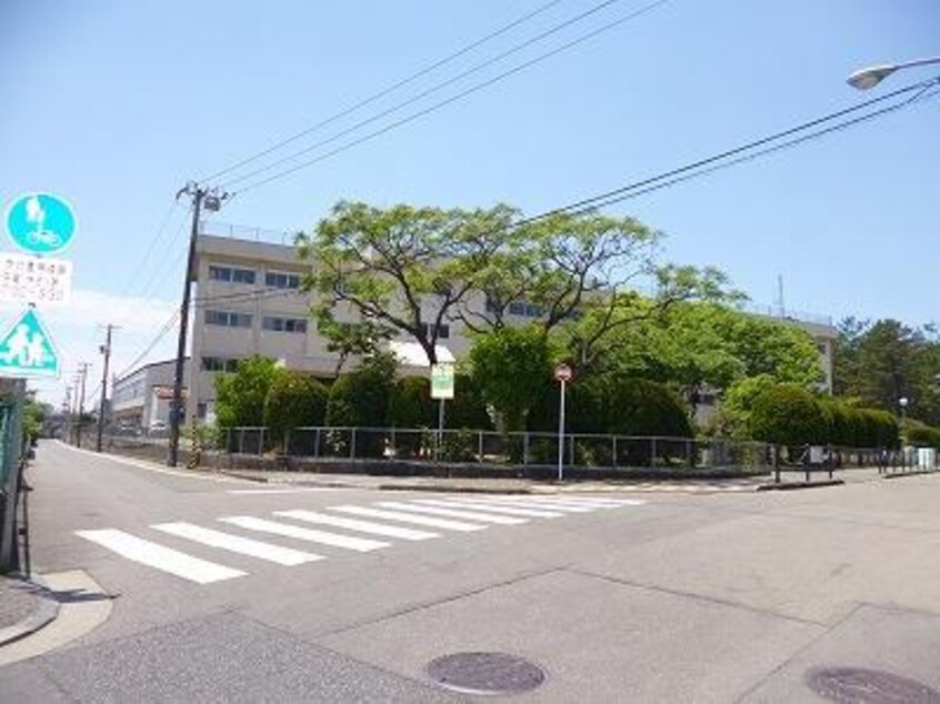 新潟市立青山小学校(小学校)まで1038m グリーンゲイブルスI