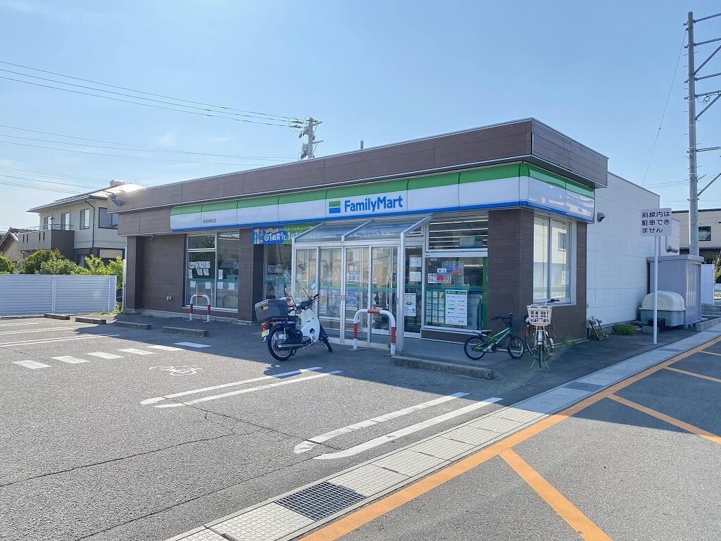 ファミリーマート新潟寺尾北店(コンビニ)まで582m シークレール