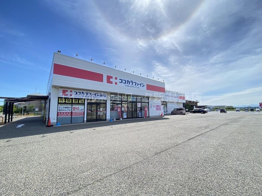 ココカラファイン新通店(ドラッグストア)まで114m エトワール