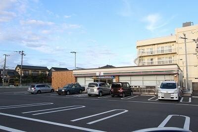 セブンイレブン新潟寺尾台2丁目店(コンビニ)まで800m アメニティタウンIII