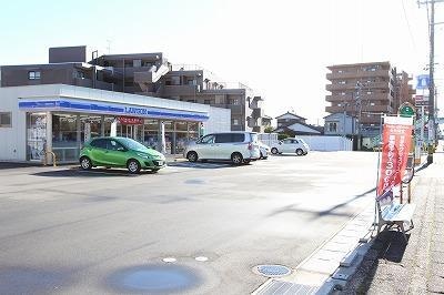 ローソン新潟青山一丁目店(コンビニ)まで514m アクアヒル青山