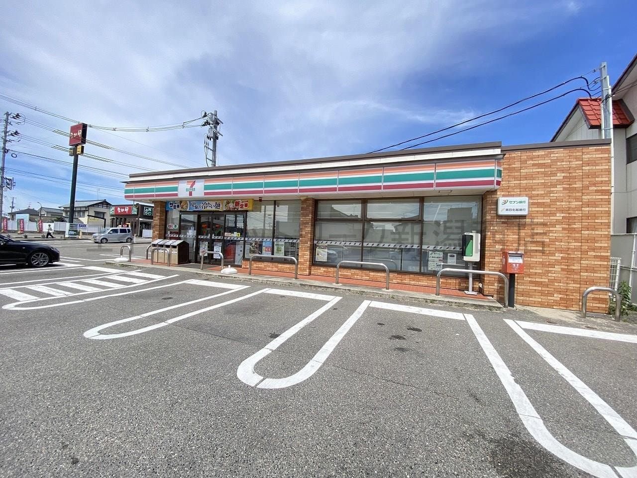 セブンイレブン新潟小針藤山店(コンビニ)まで704m サンライズタウンC棟