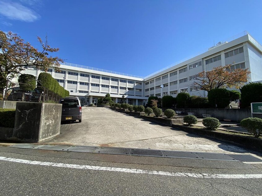 新潟市立東青山小学校(小学校)まで1072m grace