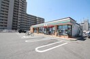 セブンイレブン新潟神道寺店(コンビニ)まで64m ロイヤルマンション
